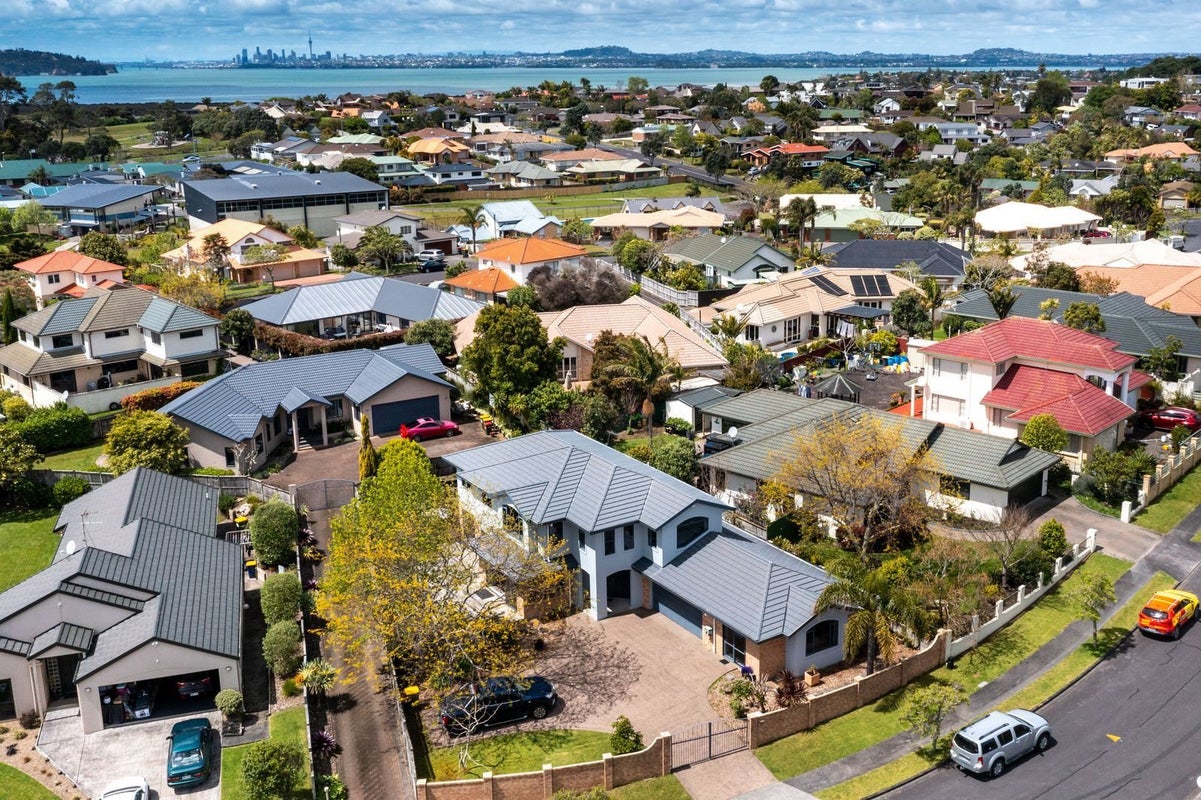 11 Rosetti Rise, West Harbour, Auckland - Carousel 26