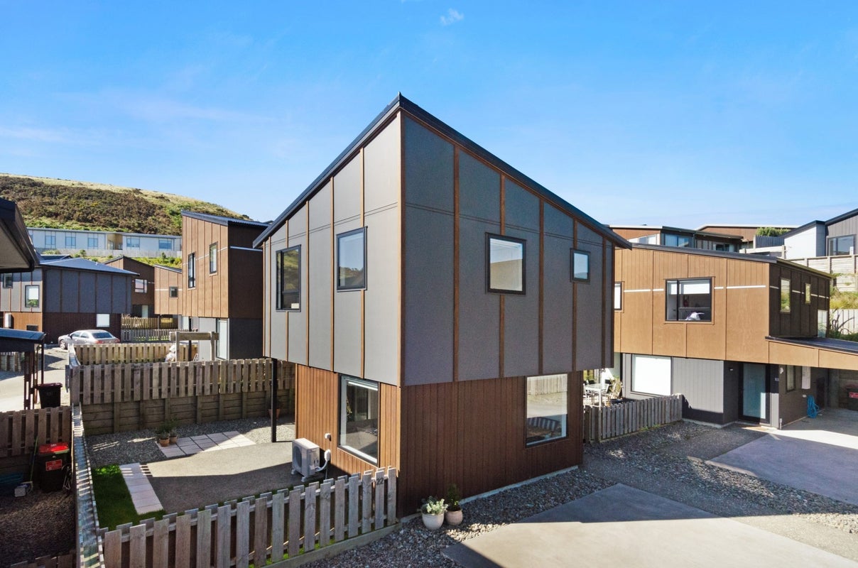 22 Astelia Way, Woodridge, Wellington - Carousel 1