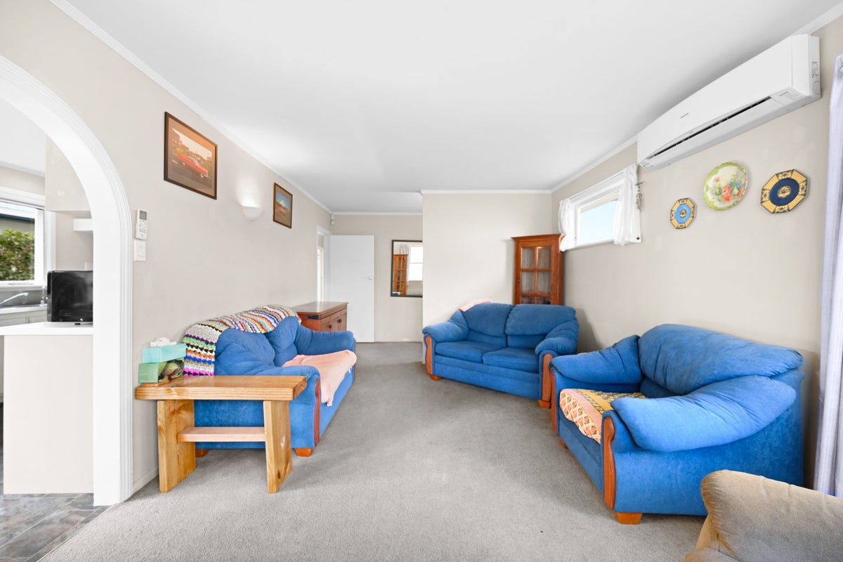 15 Joanna Place, Deanwell, Hamilton - Carousel 2