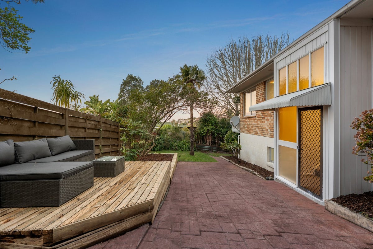 2/13 Gretel Place, Hillcrest, Auckland - Carousel 2