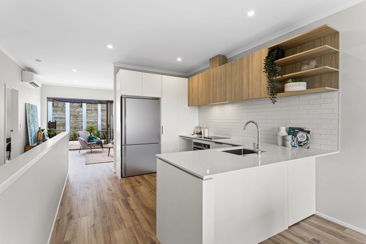 17 Barrel Crescent, Swanson, Auckland - Carousel 2