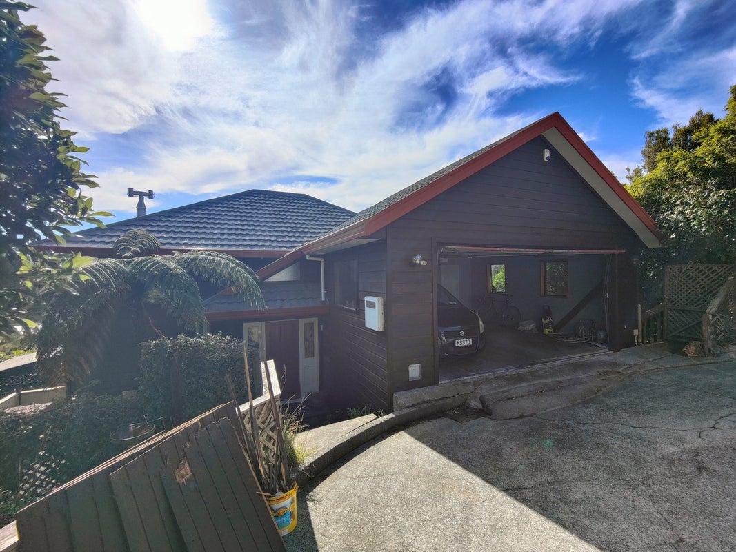 32 Wrights Hill Road, Karori, Wellington - Carousel 1