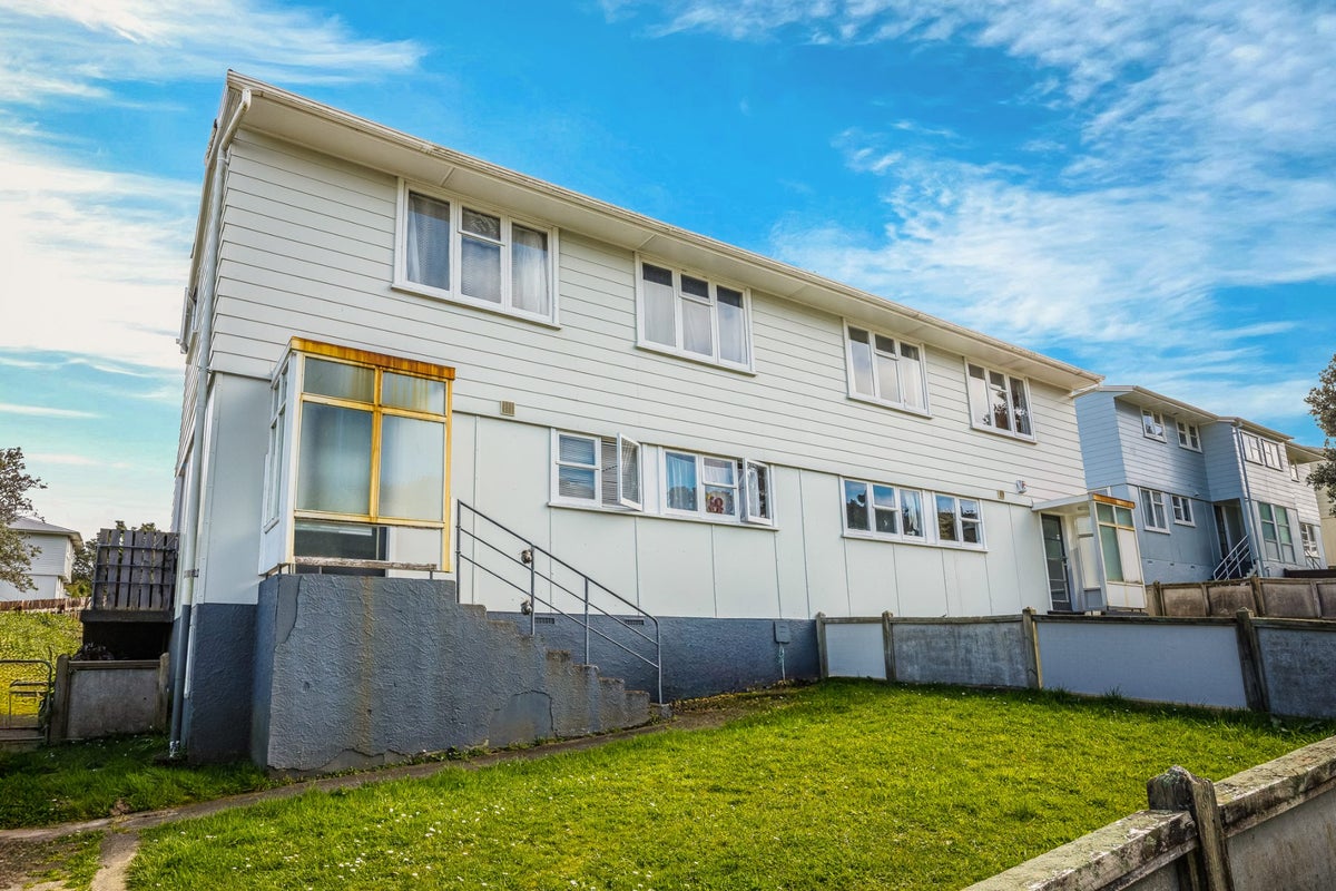 301-303 Warspite Avenue, Waitangirua, Porirua, Wellington - Carousel 1