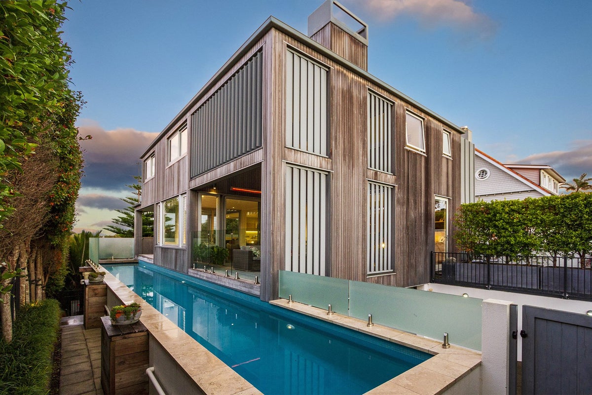 21 Ocean View Road, Milford, Auckland - Carousel 1