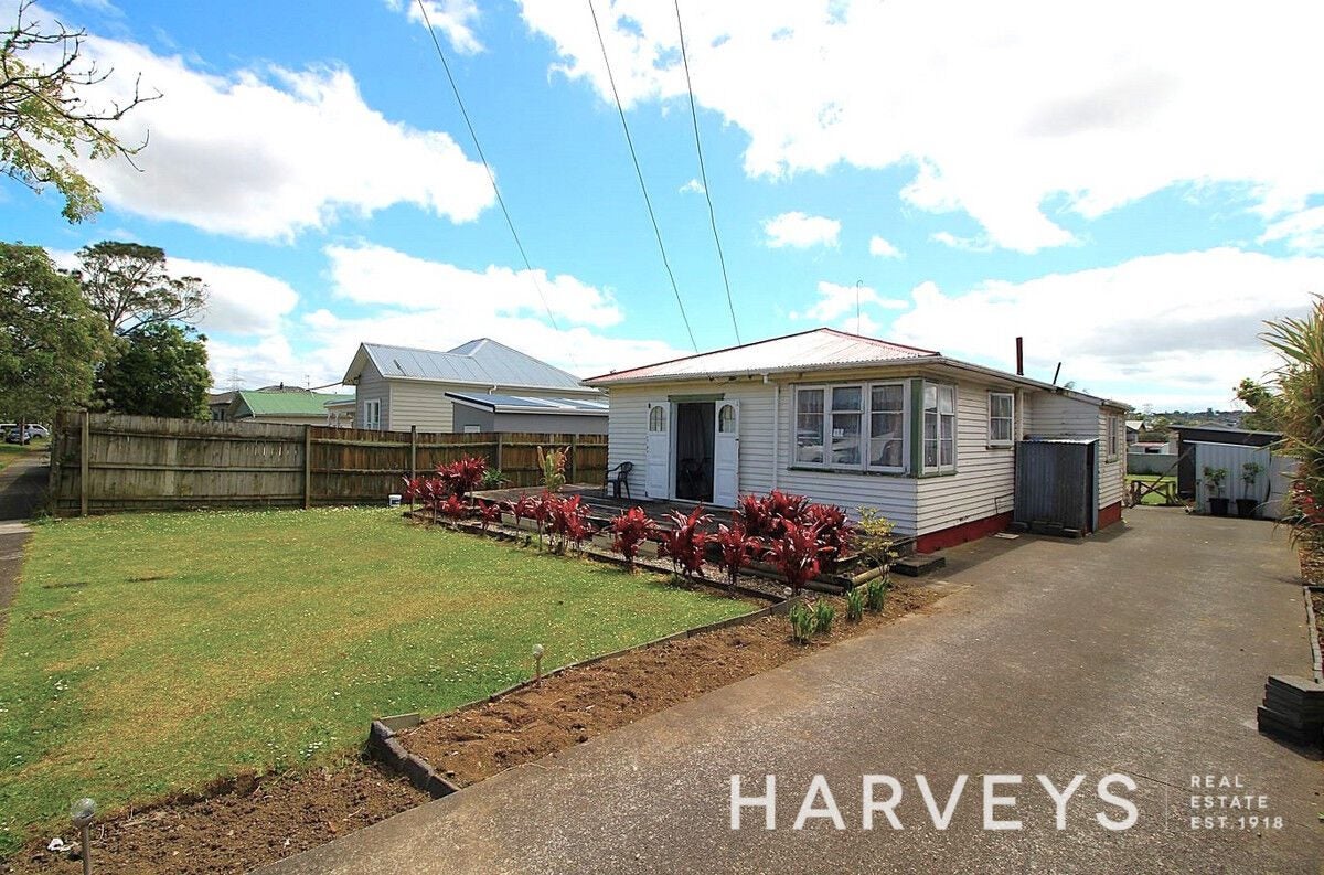 30 Crowther Street, Blockhouse Bay, Auckland - Carousel 1