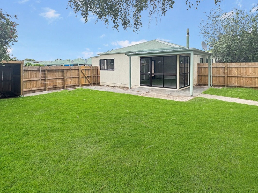 17 Swansea Road, Flaxmere, Hastings - Carousel 1
