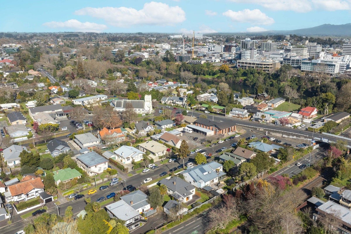 15 Myrtle Street, Hamilton East, Hamilton - Carousel 18