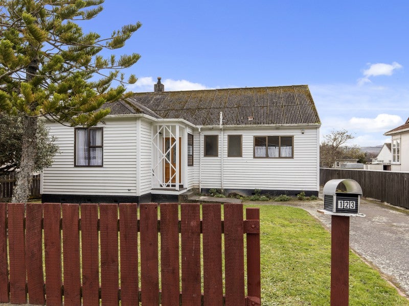 123 Waddington Drive, Naenae, Lower Hutt - Carousel 1