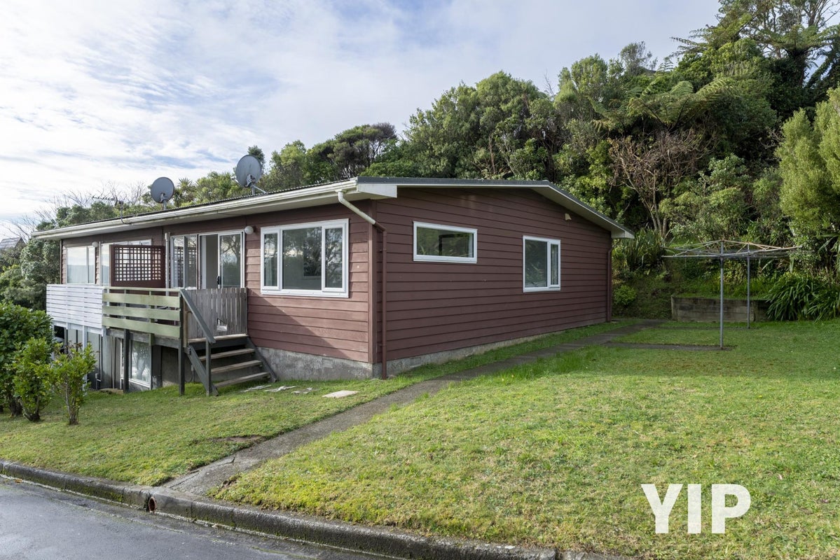 2/15 Bloomsbury Grove, Newlands, Wellington - Carousel 2