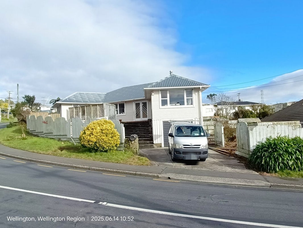 35 Kenmore Street, Newlands, Wellington - Carousel 14