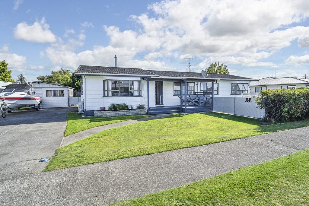 5 Nicholson Street, Mayfair, Hastings - Carousel 1