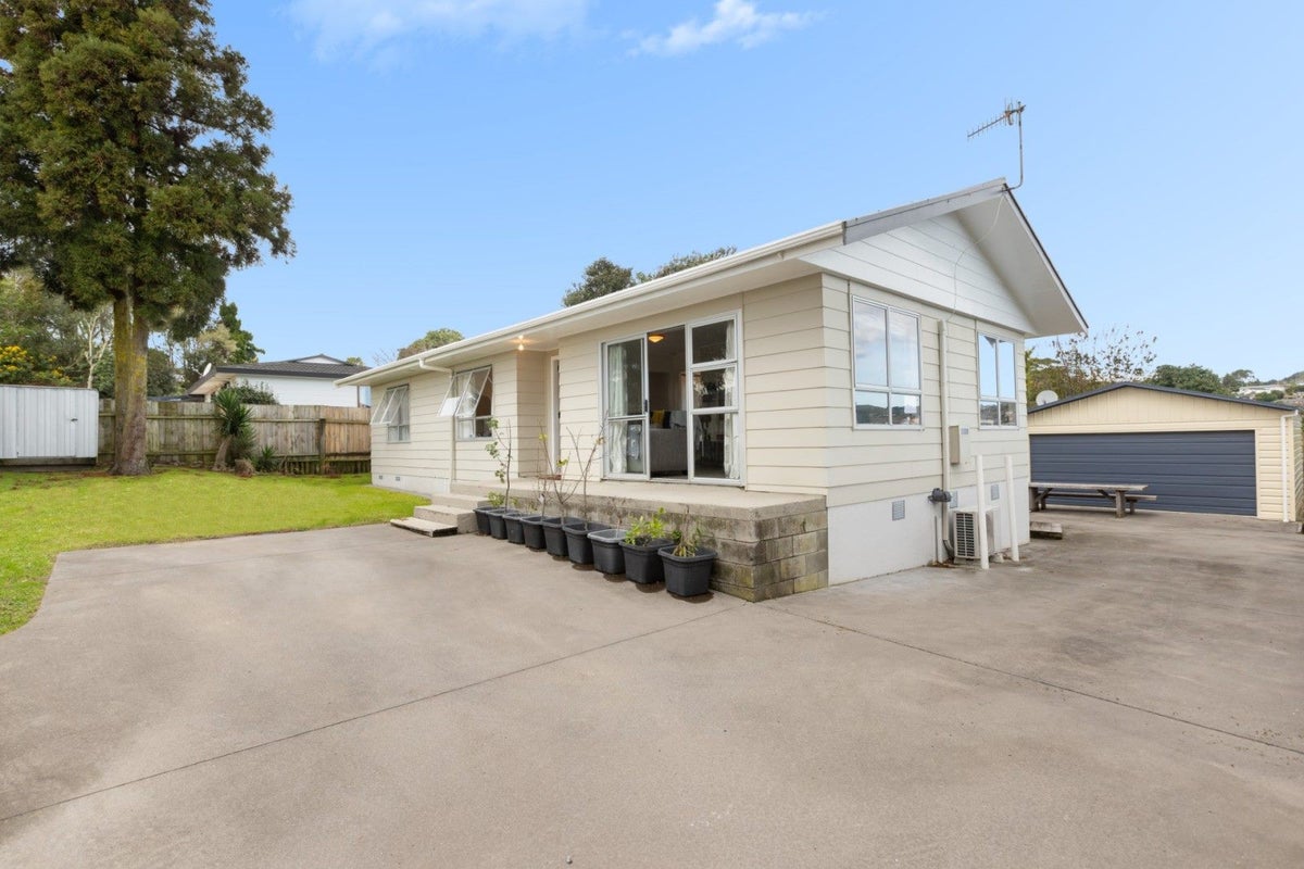 13 Corinna Street, Welcome Bay, Tauranga - Carousel 1