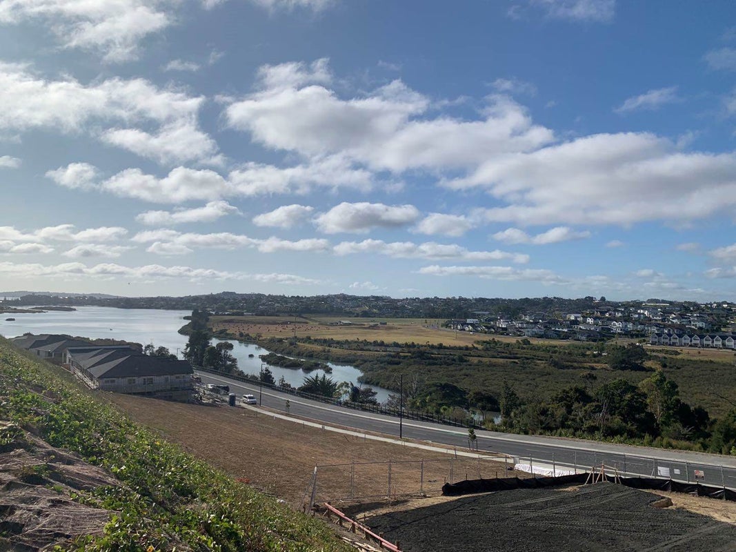 16 Cassidy Drive, Orewa, Orewa - Carousel 2