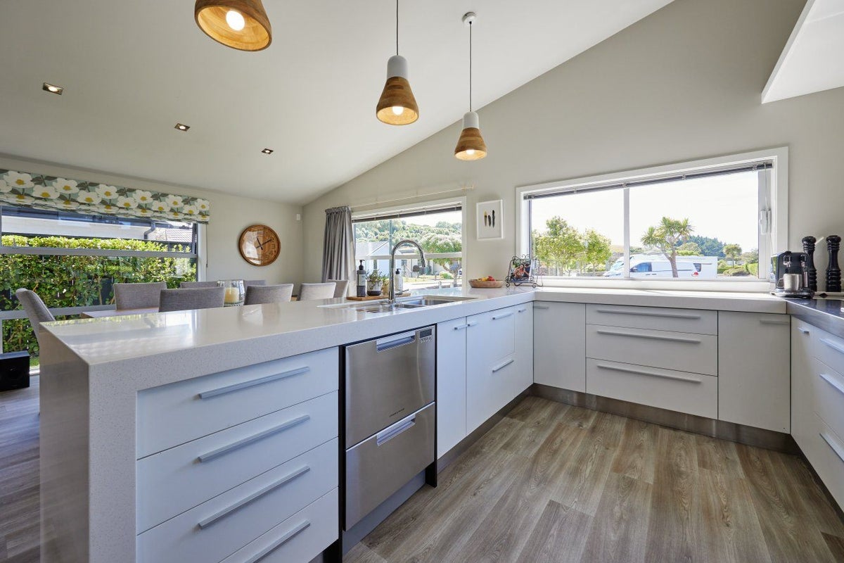 13 Mcrae Gardens, Kaikoura Flat, Kaikoura - Carousel 1