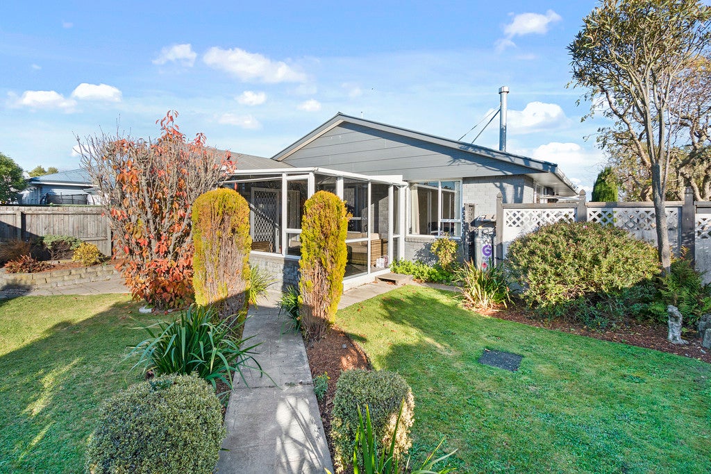 2/4 Traynor Lane, Avonside, Christchurch - Carousel 1