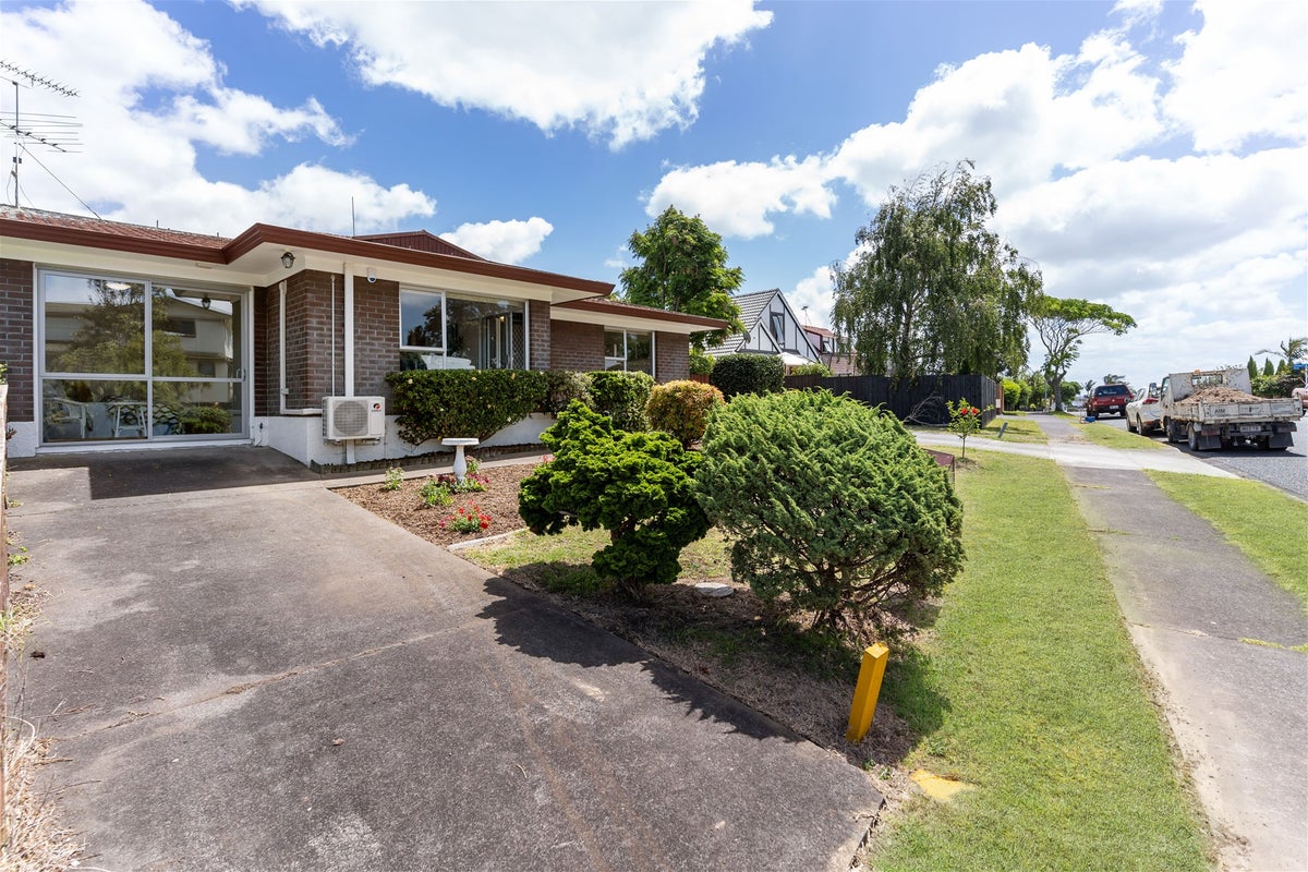 2/47 Prince Regent Drive, Half Moon Bay, Auckland - Carousel 2