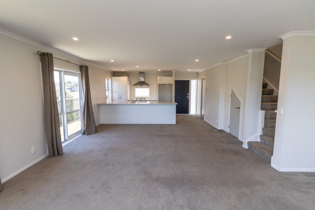 1/20 Glanmire Road, Newlands, Wellington - Carousel 2