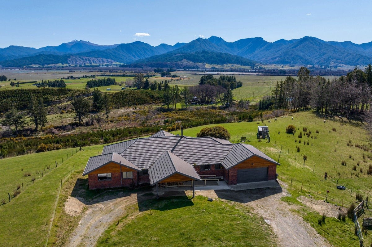 2191 State Highway 63, Blenheim - Carousel 1