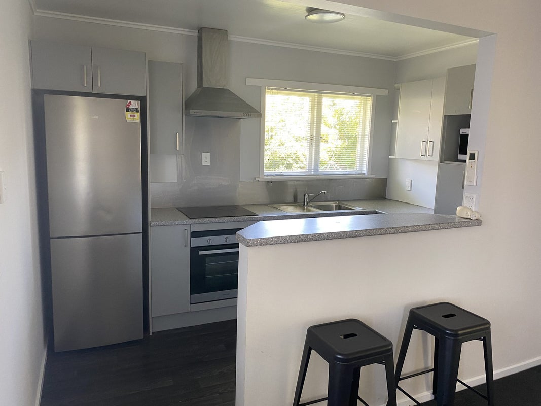 33B Lake Crescent, Hamilton Lake, Hamilton - Carousel 2