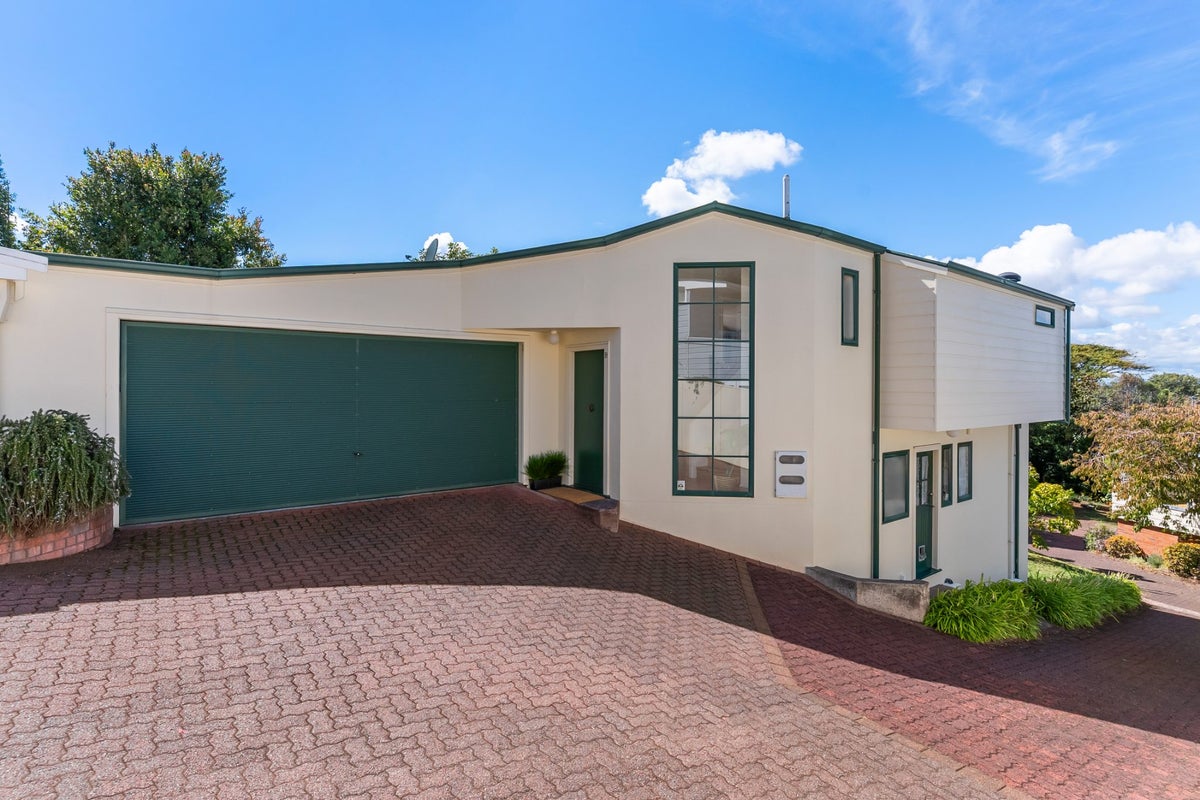 63B Ngatiawa Street, One Tree Hill, Auckland - Carousel 1