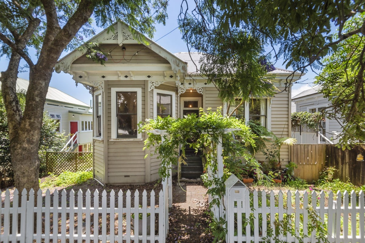 43 Burnley Terrace, Mount Eden, Auckland - Carousel 1