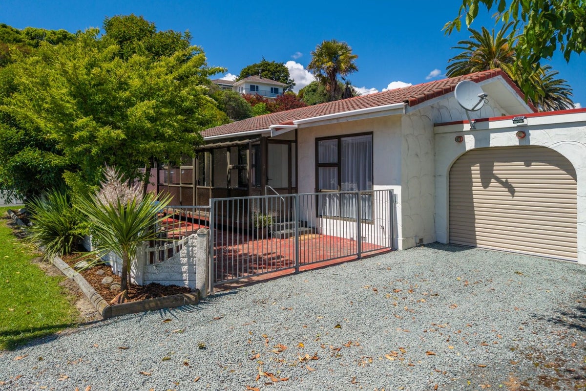 2/18 Rui Street, Tahunanui, Nelson - Carousel 1