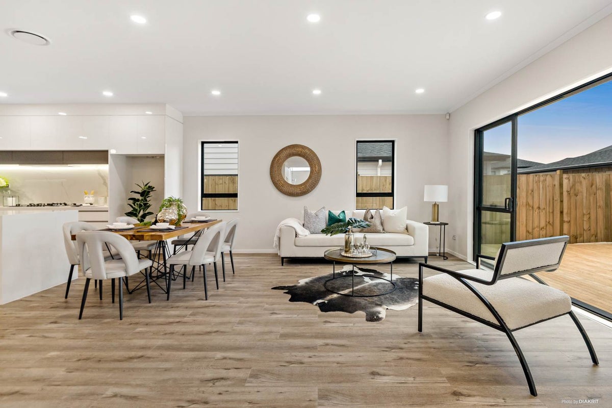 9 Dungloe Avenue, Flat Bush, Auckland - Carousel 2