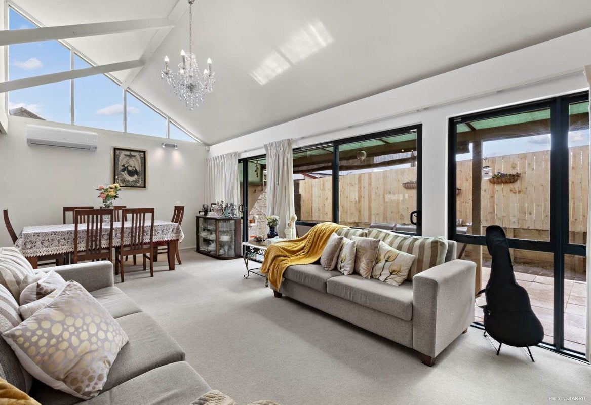 2/84 Prince Regent Drive, Half Moon Bay, Auckland - Carousel 2