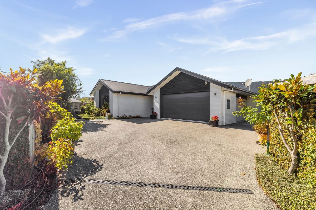 13 Boysenberry Grove, Richmond, Nelson - Carousel 2