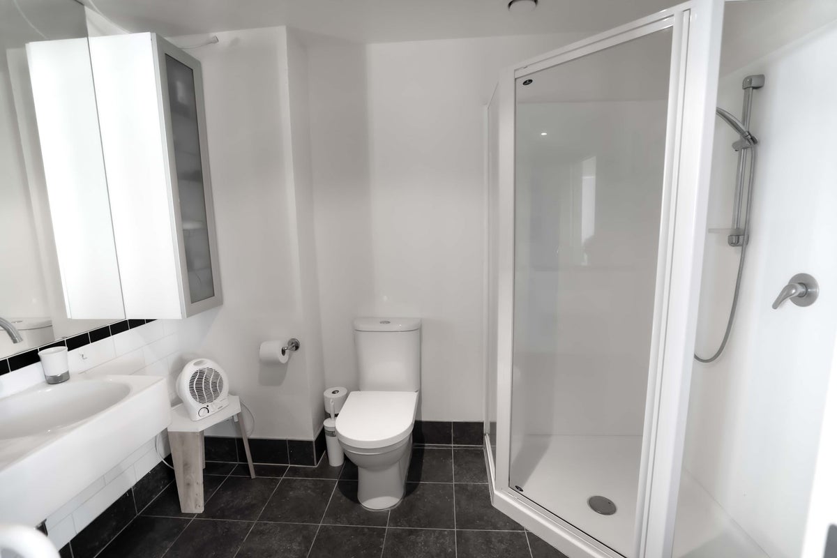 7C/123 Molesworth Street, Thorndon, Wellington - Carousel 13