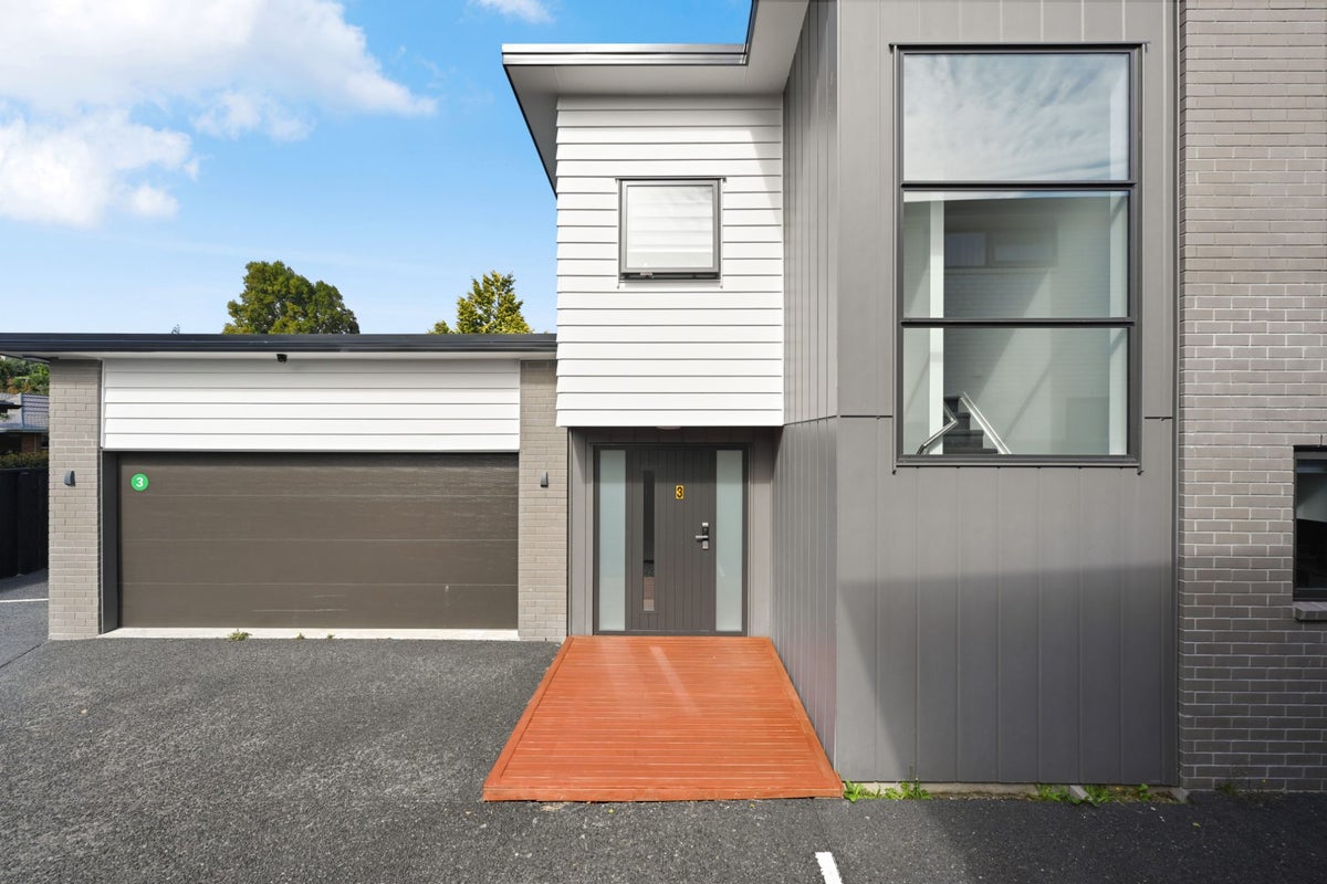 3 Kawakawa Place, Hillcrest, Hamilton - Carousel 2