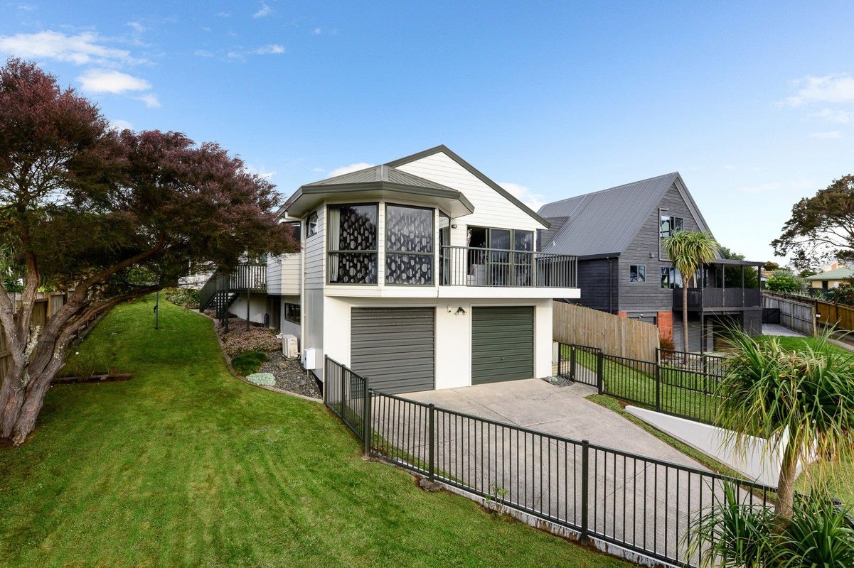 11 Rosehill Place, Nawton, Hamilton - Carousel 1