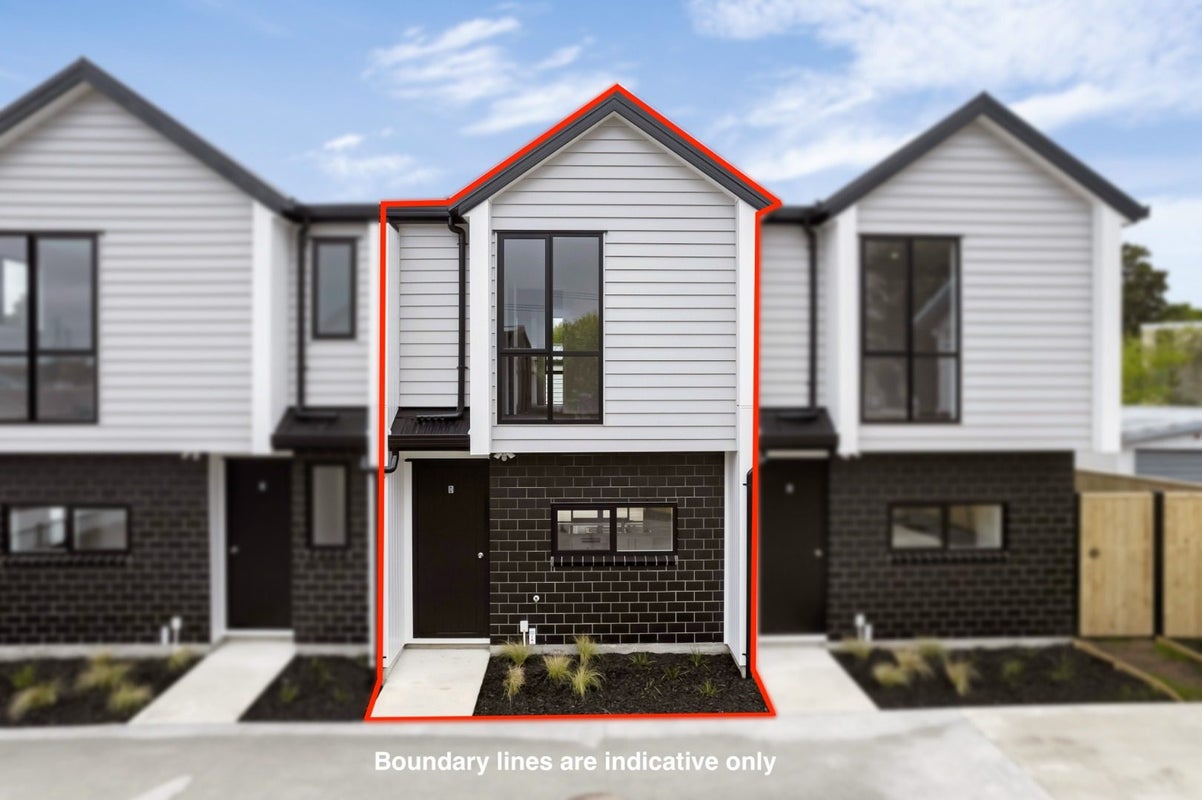 66D Royal View Road, Te Atatu South, Auckland - Carousel 1