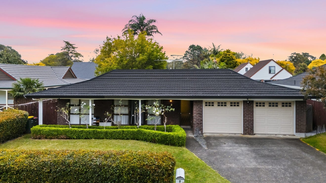 7 Zenith Place, Conifer Grove, Takanini - Carousel 1