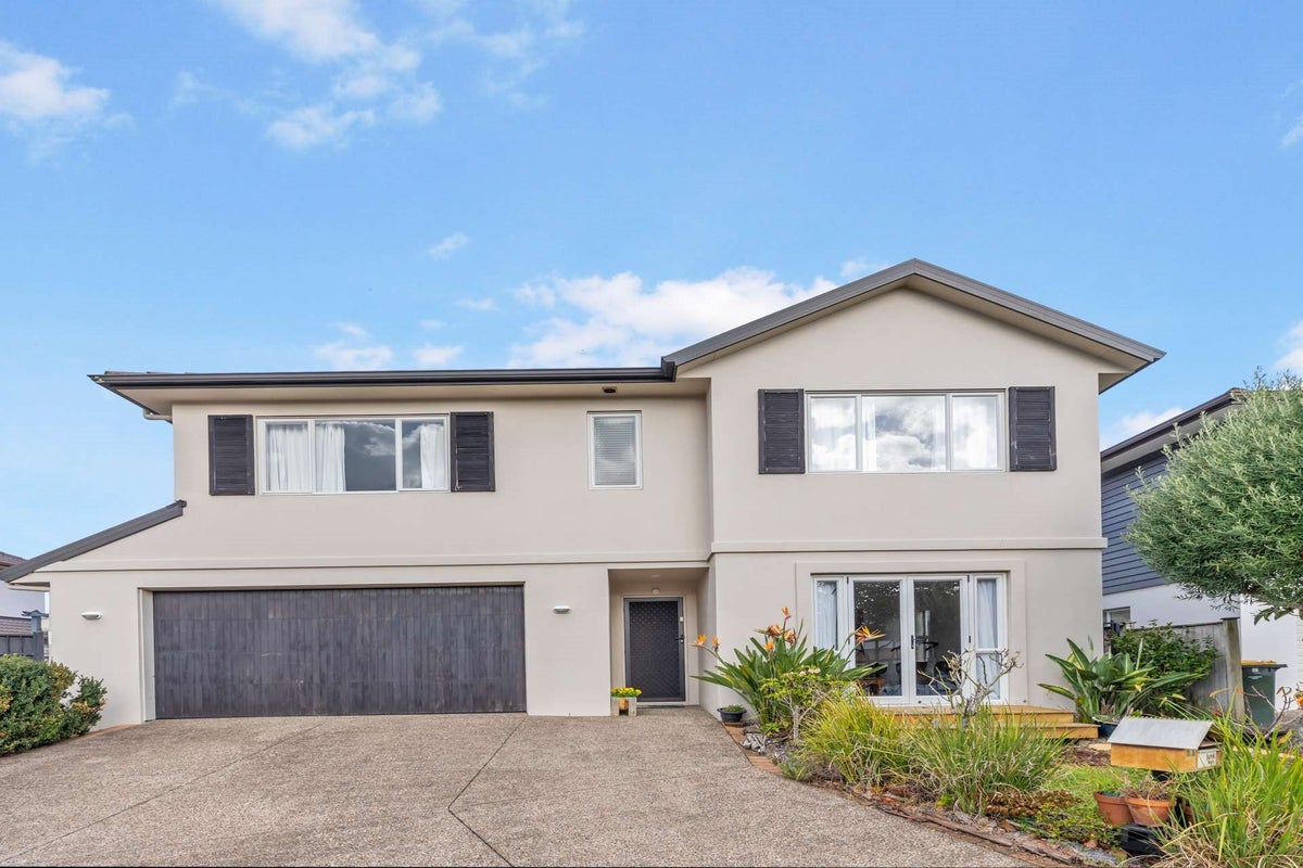 17 Bridgefield Crescent, Flat Bush, Auckland - Carousel 1