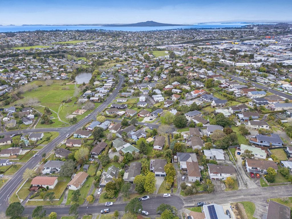 14 Theban Place, Totara Vale, Auckland - Carousel 23