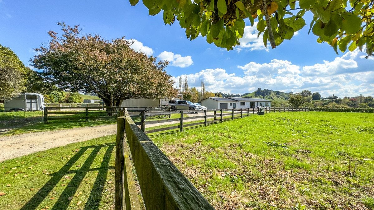 37 State Highway 27, Tirau - Carousel 50