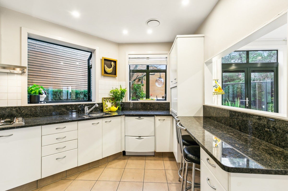 2/67 Bolton Street, Kelburn, Wellington - Carousel 2