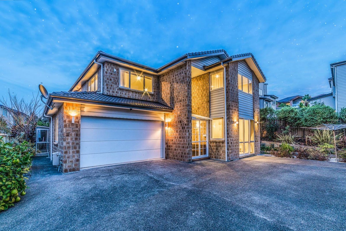 13 Syrah Crescent, Ranui, Auckland - Carousel 1
