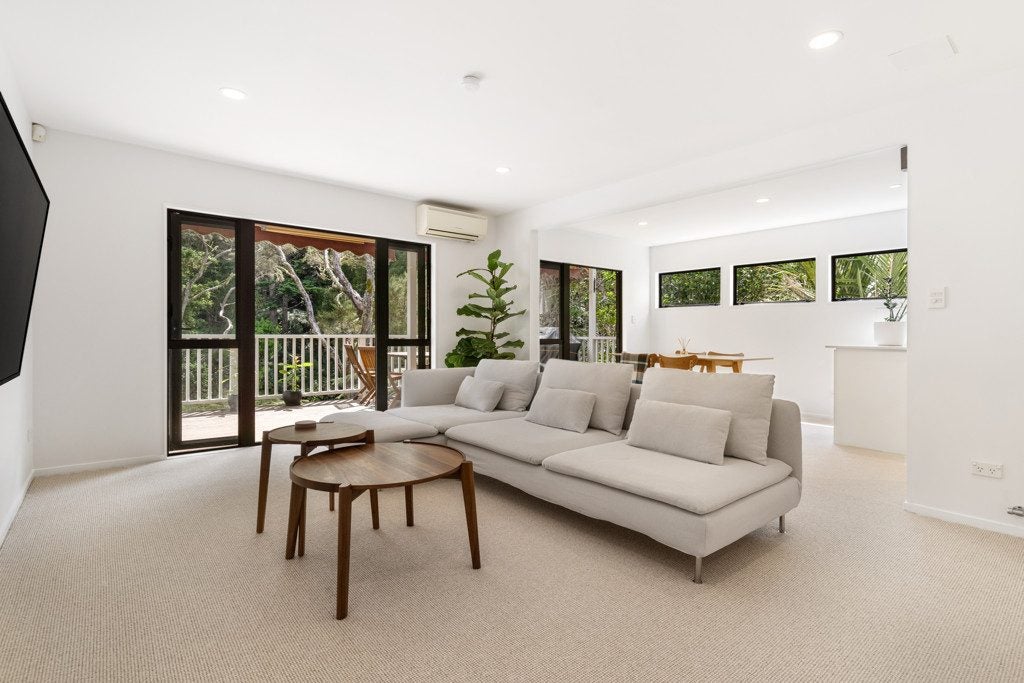 2/12 Herons Way, Northcote, Auckland - Carousel 1