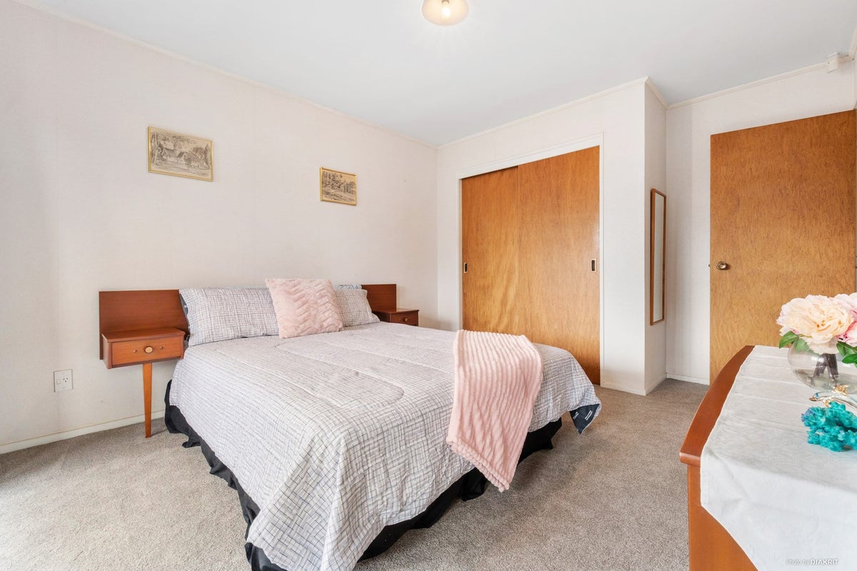 1/54 Wellington Street, Howick, Auckland - Carousel 22