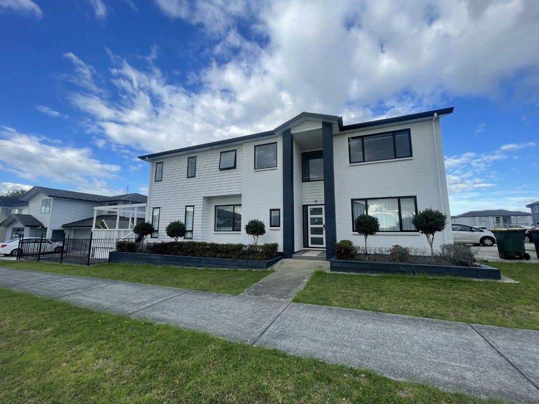 14 Horsefields Drive, Flat Bush, Auckland - Carousel 1