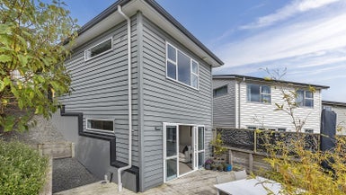 7/20 Glanmire Road, Newlands, Wellington - Carousel 1