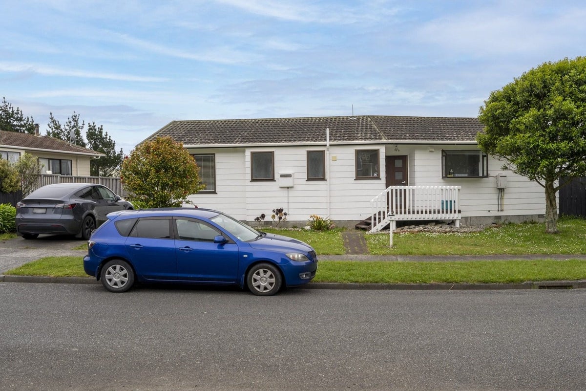17 Trinidad Crescent, Grenada Village, Wellington - Carousel 1