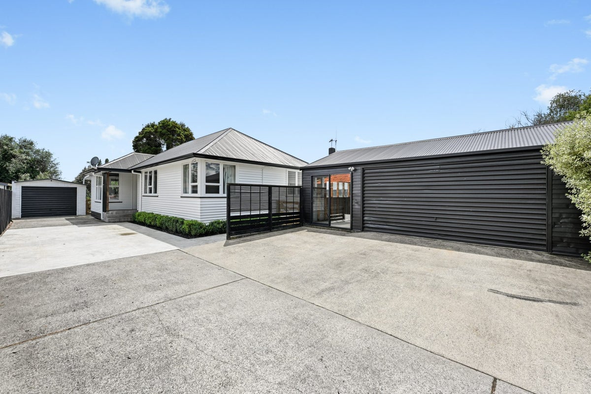 47 Montgomery Crescent, Bader, Hamilton - Carousel 2