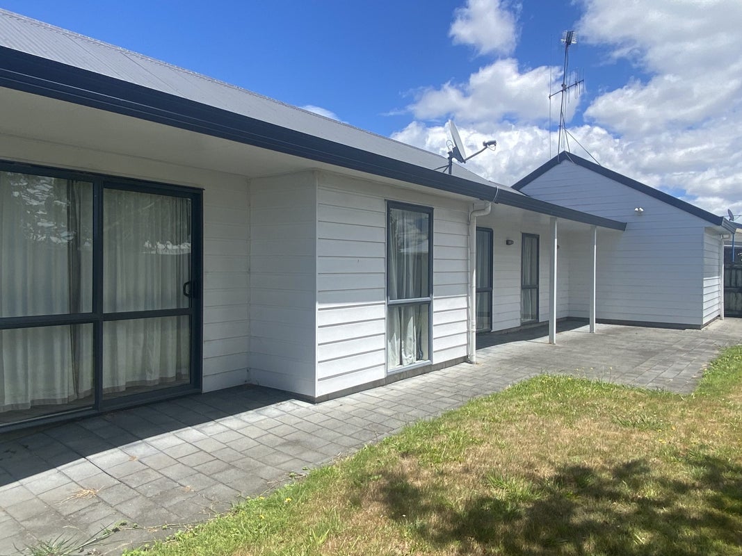 12A Smith Street, Frankton, Hamilton - Carousel 1