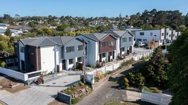 7/106 Triangle Road, Massey, Auckland - Carousel 1