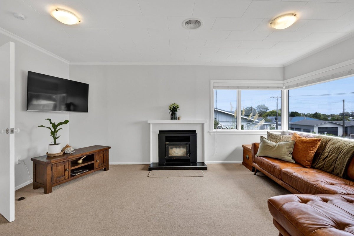 16 Clyde Street, Ferndale, New Plymouth - Carousel 2
