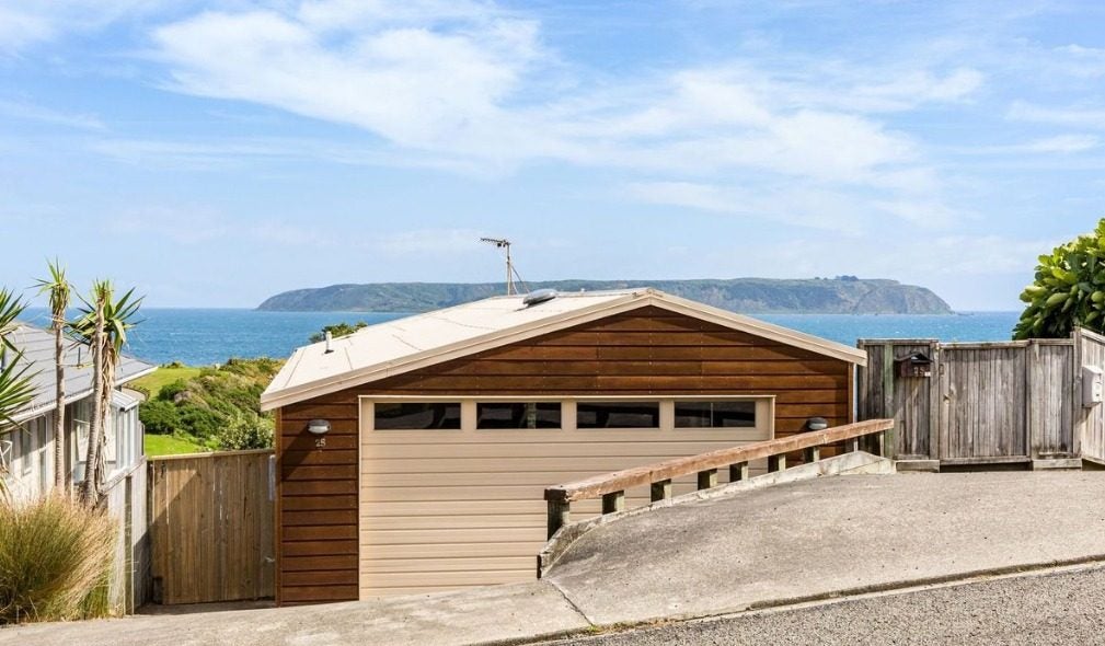 25 Richard Street, Titahi Bay, Porirua - Carousel 1