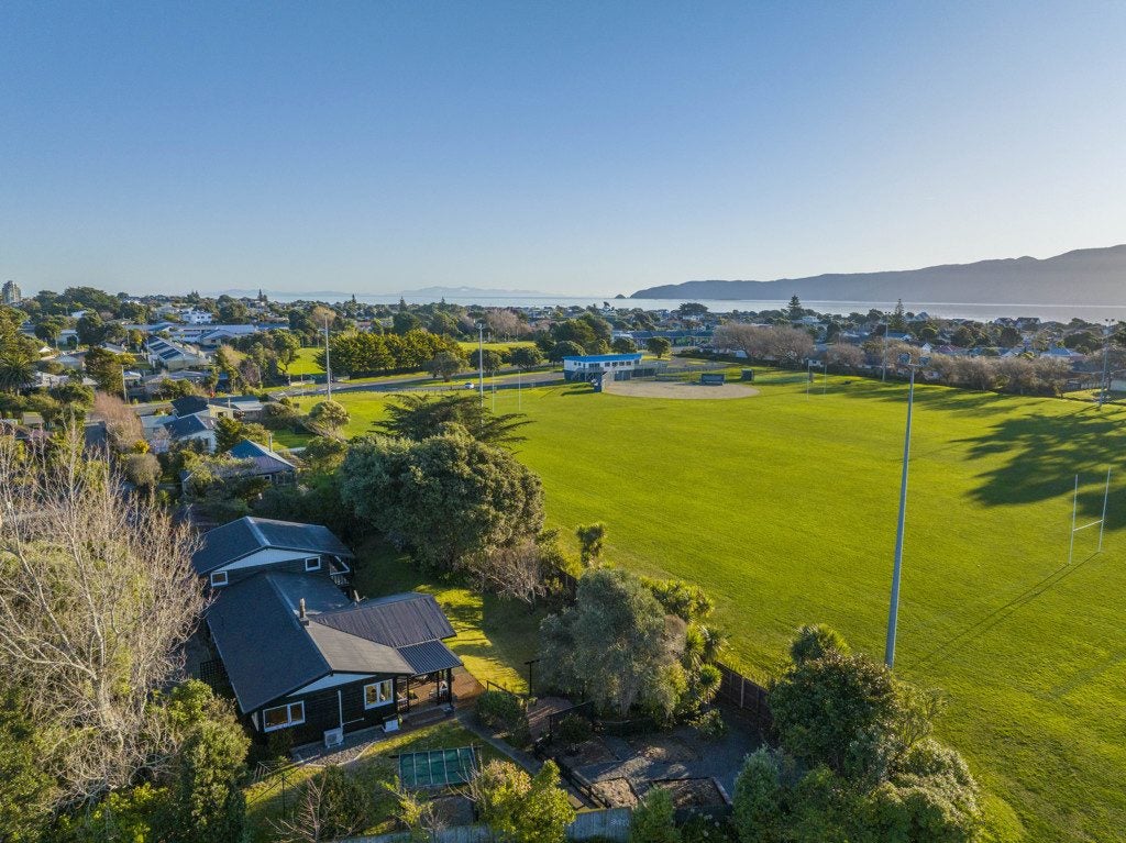 21 Donovan Road, Paraparaumu Beach, Paraparaumu - Carousel 2